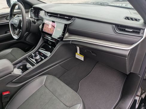 New 2026 Jeep Grand Cherokee Altitude image 33