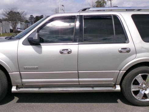 Used 2008 Ford Expedition Limited RWD image 2