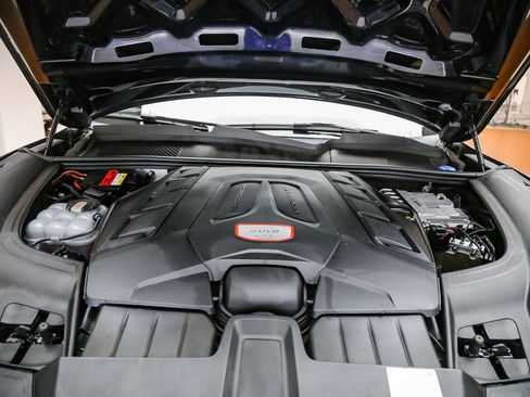 Certified 2023 Porsche Cayenne GTS AWD/4WD image 32
