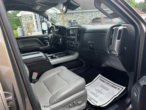 Used 2015 Chevrolet Silverado 3500 LTZ w/ LTZ Plus Package image 31