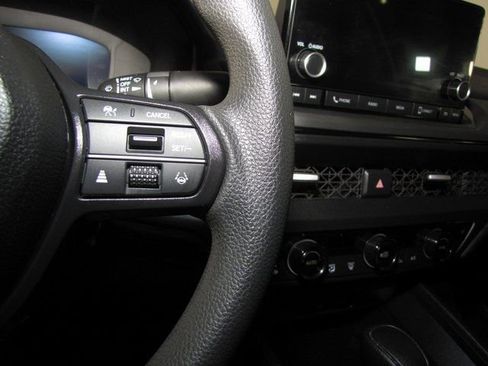 Certified 2025 Honda Accord SE image 6