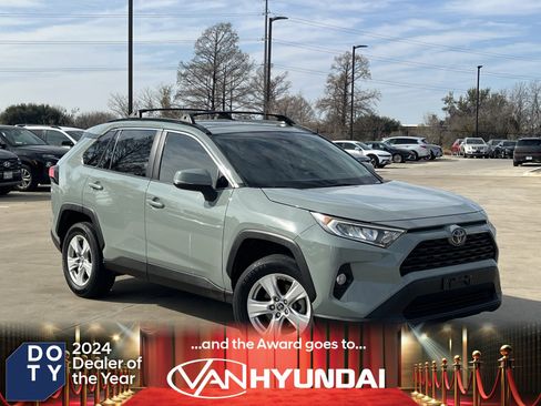 Used 2019 Toyota RAV4 XLE image 1