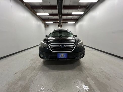 Used 2018 Subaru Outback 2.5i Premium image 3