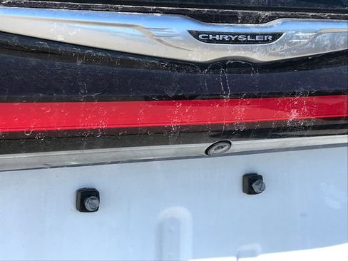 Used 2024 Chrysler Pacifica Touring-L image 11