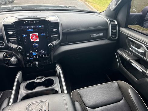 Used 2022 RAM 1500 Laramie w/ Sport Appearance Package AWD/4WD image 17