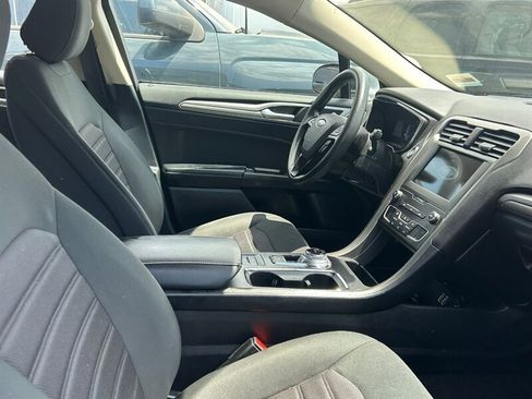 Used 2020 Ford Fusion SE FWD image 15