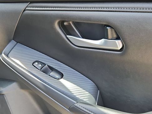 Used 2025 Nissan Sentra SV FWD image 34