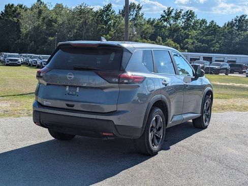 Used 2025 Nissan Rogue SV FWD image 3
