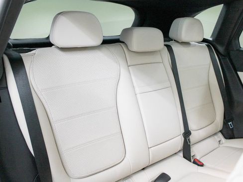 Used 2025 Mercedes-Benz GLC 350e 4MATIC image 28