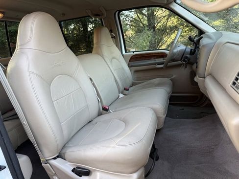 Used 2000 Ford F250 Lariat image 12