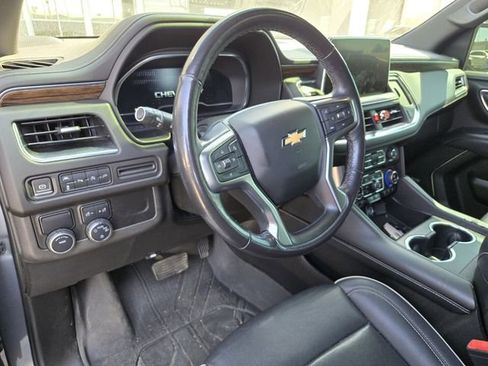 Used 2022 Chevrolet Suburban Premier image 3