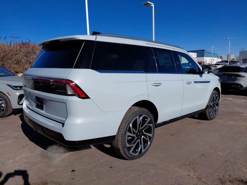 New 2026 Lincoln Navigator Reserve image 17