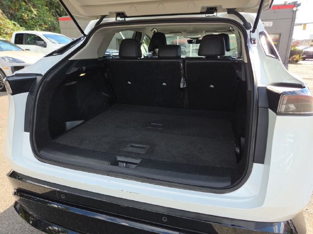 Used 2024 Nissan Ariya AWD image 11