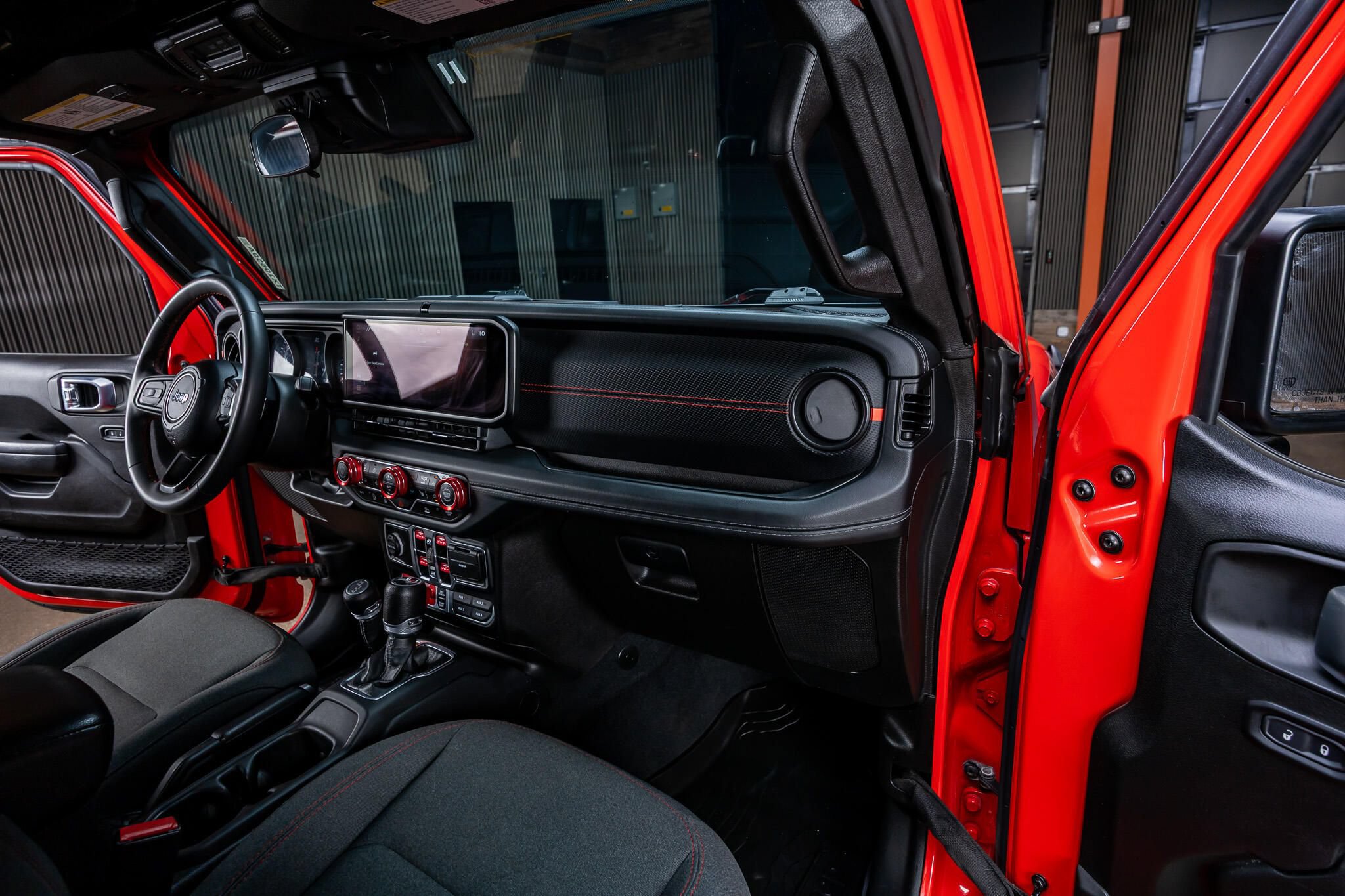 Used 2024 Jeep Wrangler Unlimited Rubicon w/ Convenience Group AWD/4WD image 17