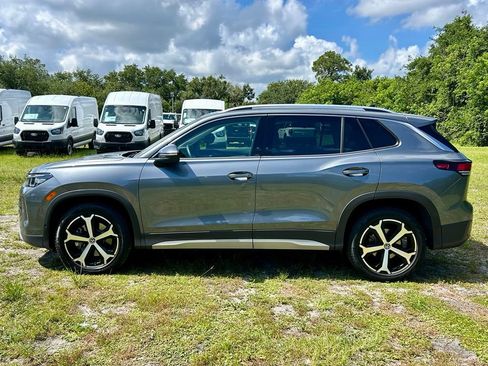 Certified 2025 Volkswagen Tiguan SE w/ Panoramic Sunroof Package AWD/4WD image 8