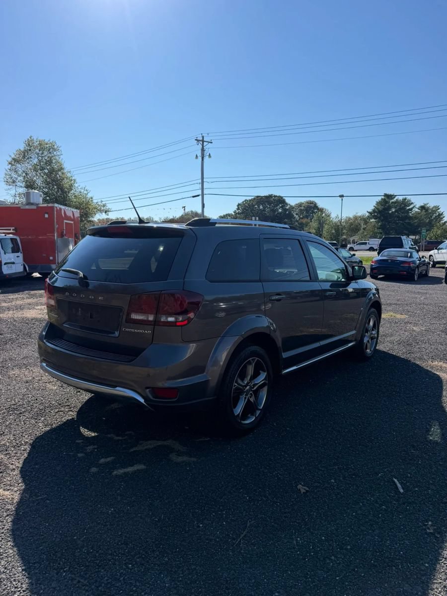 Used 2017 Dodge Journey Crossroad w/ Popular Equipment Group FWD image 5
