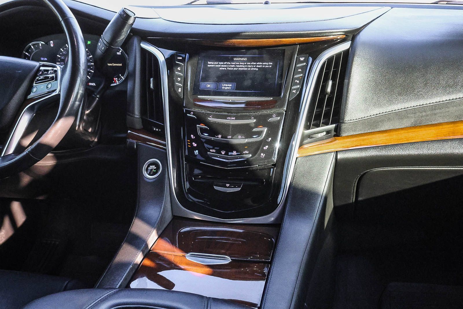 Used 2019 Cadillac Escalade Premium Luxury w/ Escalade Sport Edition AWD/4WD image 21