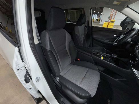 Used 2021 Nissan Rogue SV image 16