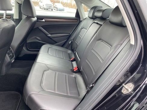 Used 2022 Volkswagen Passat 2.0T image 18