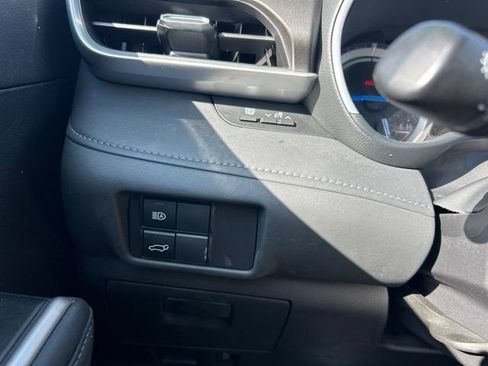 Used 2022 Toyota Highlander XLE AWD/4WD image 26