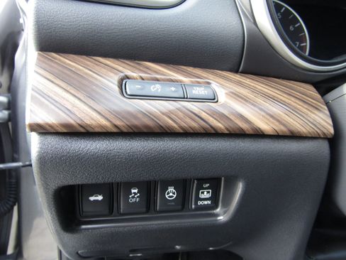 Used 2017 Nissan Maxima Platinum image 23