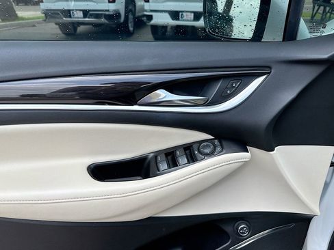 Used 2023 Buick Enclave Essence w/ Experience Buick Package FWD image 9