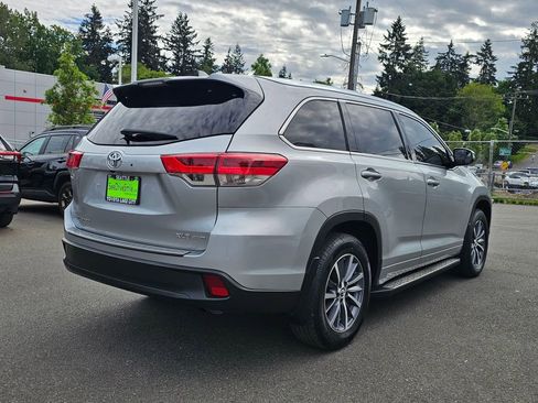 Used 2018 Toyota Highlander XLE AWD/4WD image 7