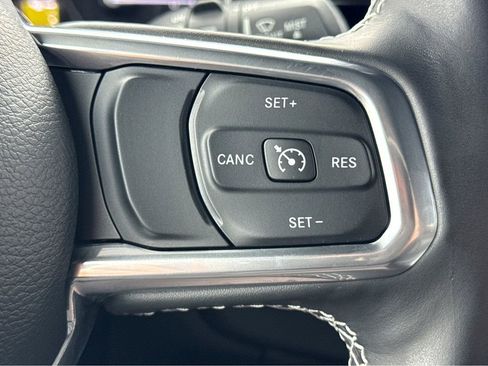 Certified 2022 Jeep Wrangler Unlimited Sahara w/ Cold Weather Group image 17