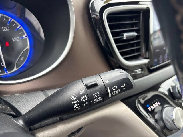 Used 2019 Chrysler Pacifica Touring-L Plus w/ Tire & Wheel Group FWD image 24