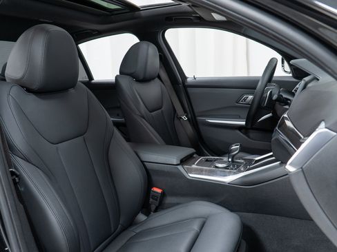 Used 2019 BMW 330i xDrive Sedan w/ Premium Package image 22