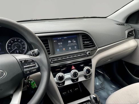 Used 2019 Hyundai Elantra SEL FWD image 9