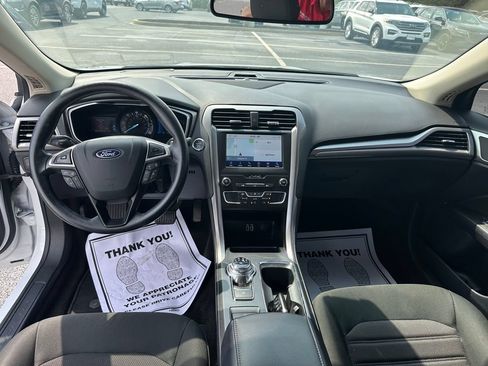 Used 2020 Ford Fusion SE FWD image 15