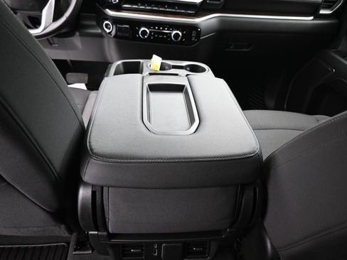 Used 2024 GMC Sierra 2500 SLE w/ SLE Value Package; image 21