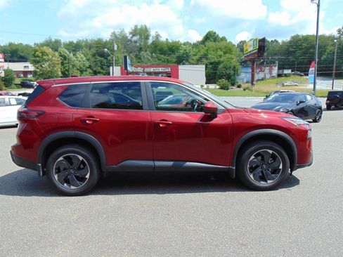 Used 2024 Nissan Rogue SV AWD/4WD image 4
