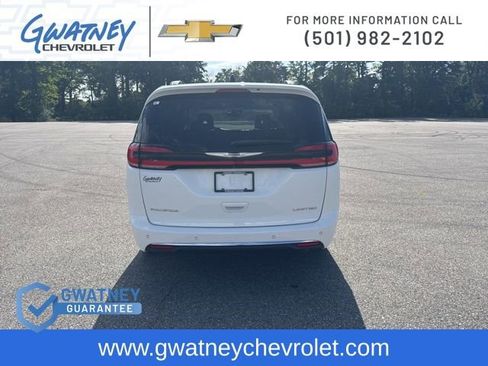 Used 2023 Chrysler Pacifica Limited image 6