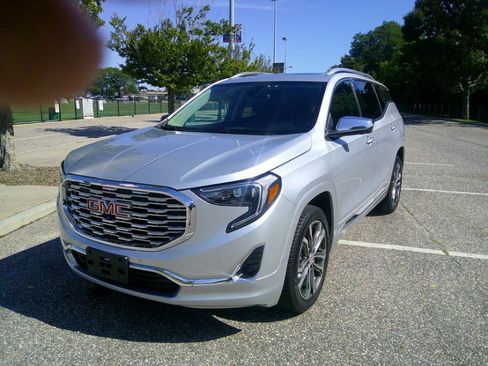 Used 2020 GMC Terrain Denali w/ Denali Premium Package AWD/4WD image 9