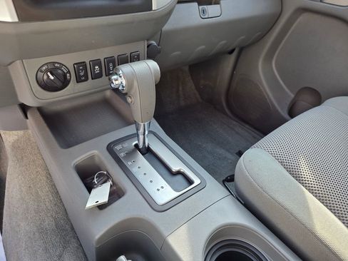 Used 2015 Nissan Frontier SV w/ SV Value Truck Package AWD/4WD image 11
