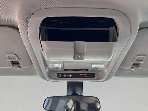 Used 2018 Chevrolet Equinox LT FWD image 41