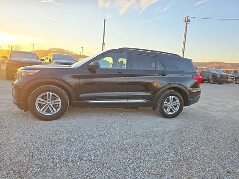 Used 2022 Ford Explorer XLT w/ Equipment Group 202A image 8