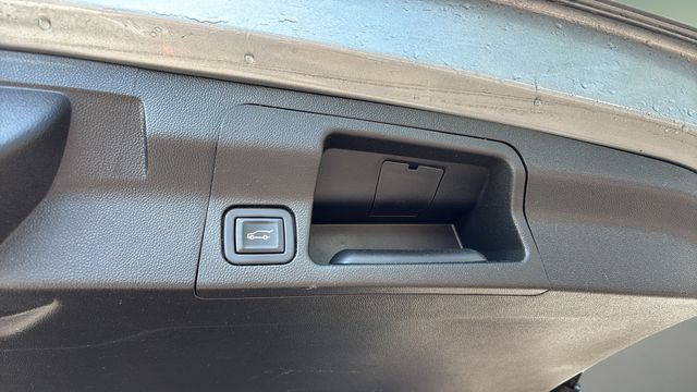 Used 2023 GMC Acadia SLE w/ Driver Convenience Package AWD/4WD image 31