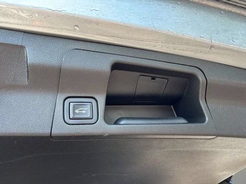 Used 2023 GMC Acadia SLE w/ Driver Convenience Package AWD/4WD image 31
