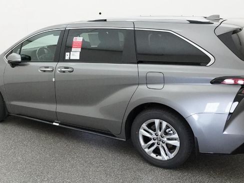 New 2026 Toyota Sienna Limited FWD image 4