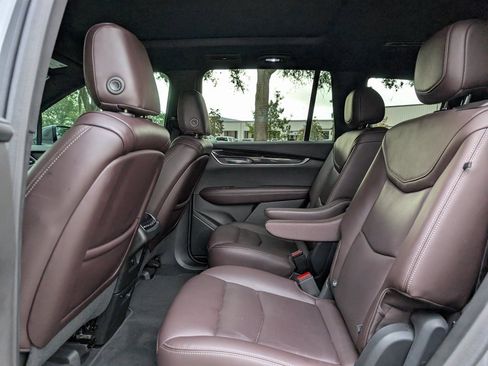 Used 2022 Cadillac XT6 Premium Luxury w/ Technology Package image 16