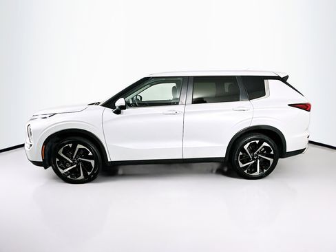 Used 2024 Mitsubishi Outlander SE image 4