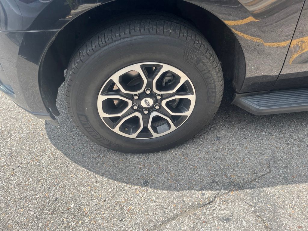 Used 2024 Ford Expedition XLT RWD image 9