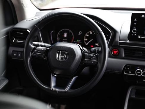 Certified 2025 Honda Pilot Touring image 29
