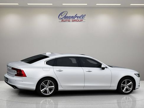 Used 2018 Volvo S90 T5 Momentum w/ Convenience Package FWD image 3