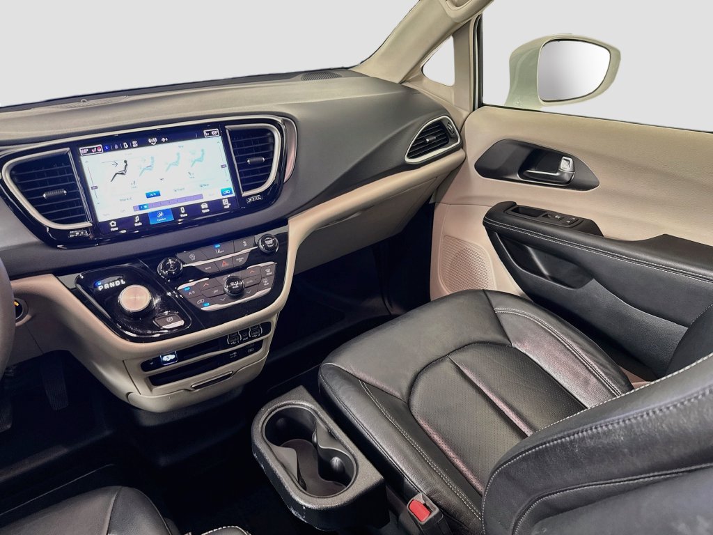 Used 2022 Chrysler Pacifica Touring-L FWD image 24