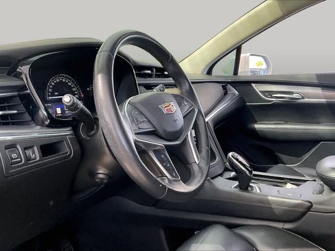 Used 2018 Cadillac XT5 Luxury w/ Driver Awareness Package FWD image 18