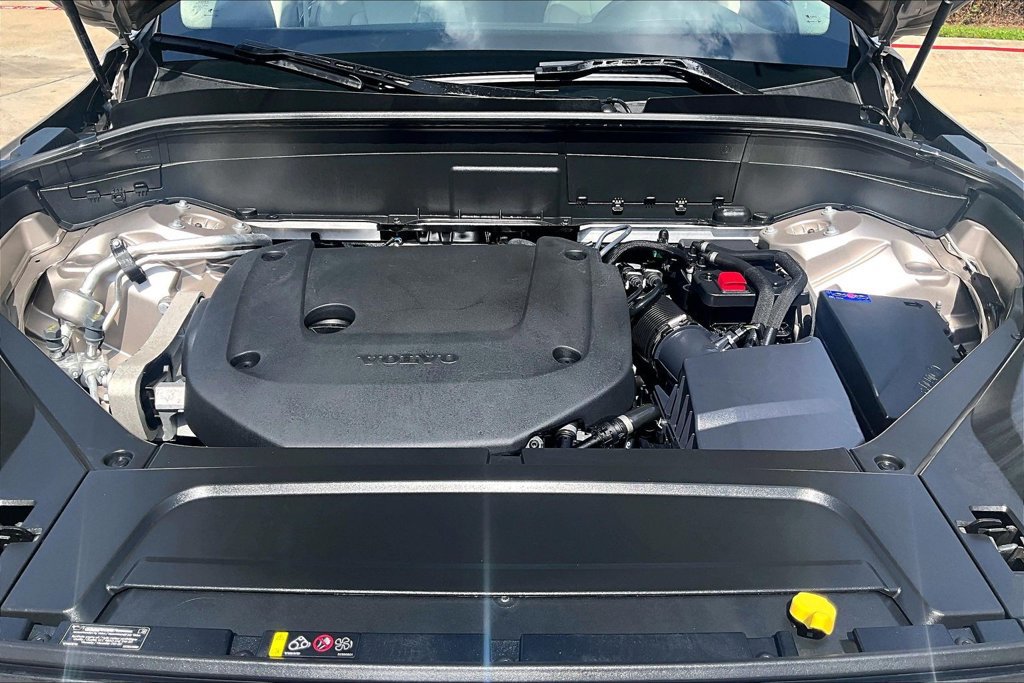 Certified 2025 Volvo XC90 B6 Plus w/ Protection Package AWD/4WD image 13